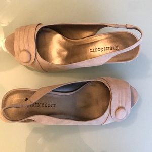 NEW! Taupe Heels size 7 Karen Scott